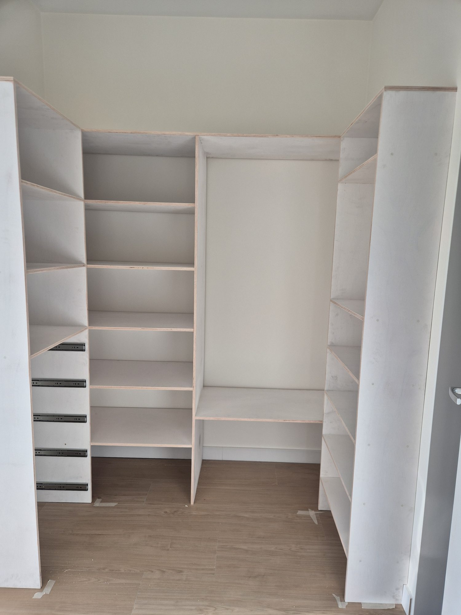 Shelving structure during installation
